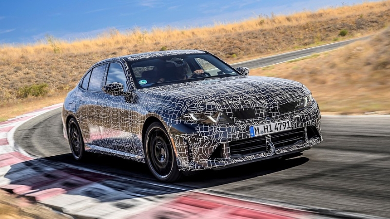 Новая бензиновая «трёшка» BMW готовится к премьере: дрифт-режим и дизайн в стиле i3