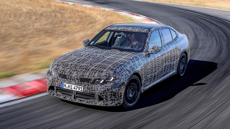 Новая бензиновая «трёшка» BMW готовится к премьере: дрифт-режим и дизайн в стиле i3